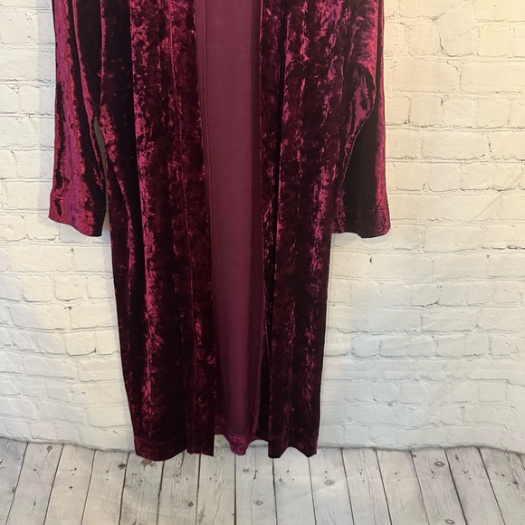 FAVLUX Deep Burgundy Crushed Velvet Cardigan! Like new! - Picture 3 of 8